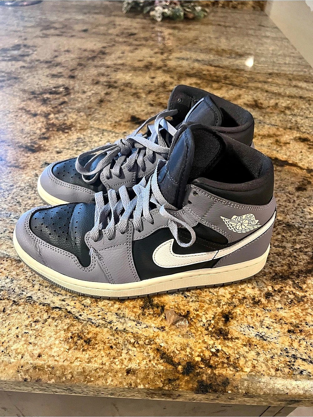 Air Jordan 1 Mid Cement Grey Womenâs Size 8 BQ6472-022